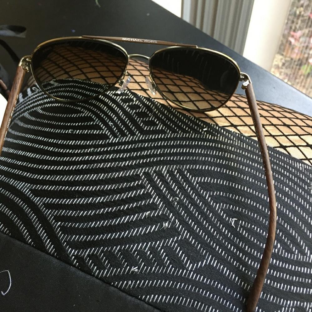 Sunglasses - Picture 2 of 5
